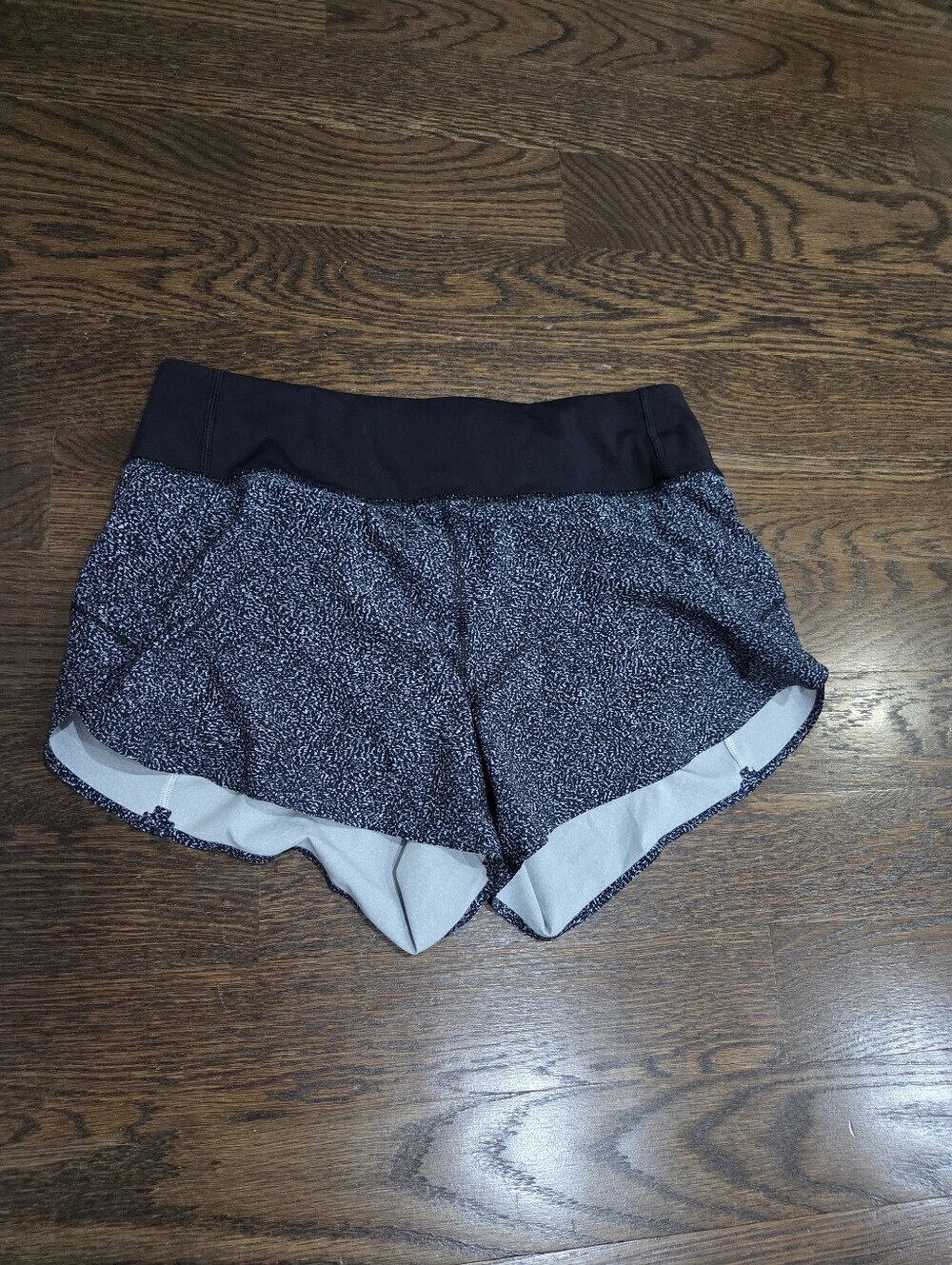 Athleta Black/white Speckle Run Shorts with Black Waistband Sz.S
